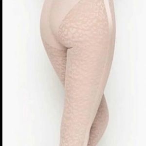 NWT Victoria Secret performance High rise Leggings